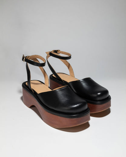 REI STRAPPY CLOGS Black - LAX